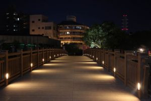 甲突川にかかる南洲橋と甲突川沿いの散歩