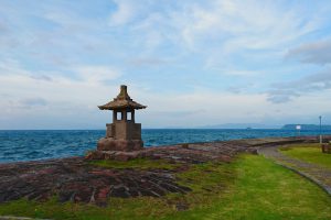 宮ヶ浜港防波堤：江戸末期に造られた防波堤は風情の良い公園に