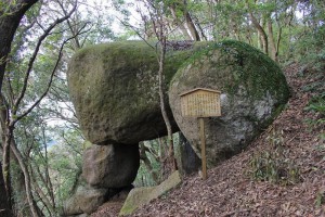 神籠石：大迫力の巨石に驚かされるマイナーパワースポット発見！【日置市吹上町】