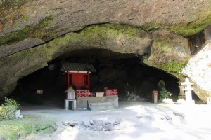 黒川洞穴:縄文時代から現代にいたる太古の洞穴