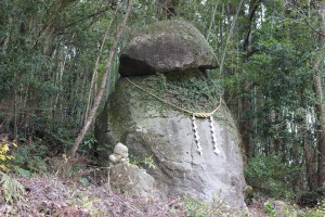 子授け岩（マライシドン）：子宝を願う夫婦が祈願する大岩が東市来に @日置市