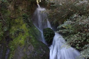 井手之河の滝と湧水：喜入生見の涼スポット