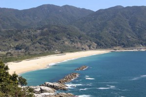 岸良海岸:白い砂浜と手つかずの自然の美しさに驚く！【肝付町】