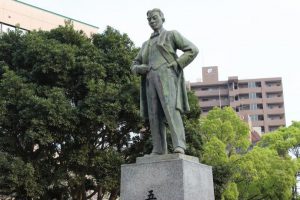 五代友厚像：士魂商才 ようやく一般認知された類まれなる実績