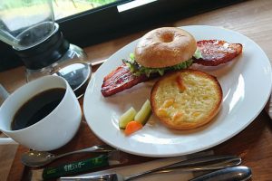 二つ菫：山の上の静かなベーグルカフェ　@串木野