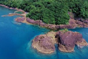 【南さつま市坊津】平崎港：坊津屈指のダイビングスポットは海に落ちる滝も望める