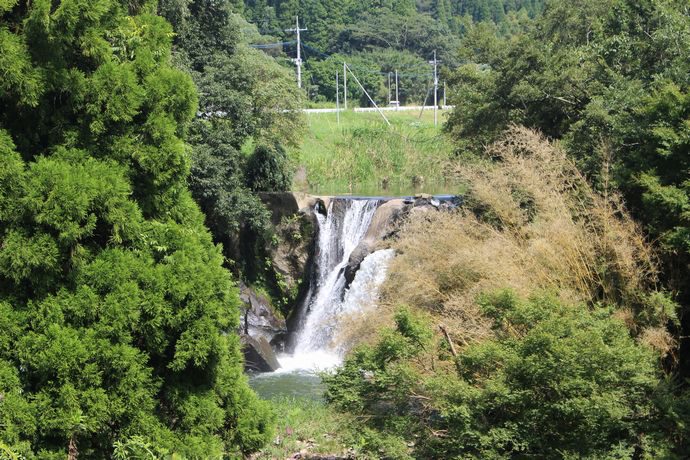 【日置市吹上町】印口の滝：吹上町永吉にある道路沿いの滝