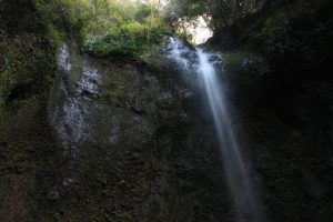 【姶良市】女山滝：温泉とお食事を楽しめる渓谷苑にある滝