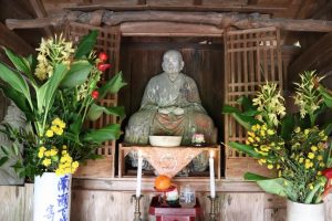 地域で今も守られるている「不二山香積寺跡」と「普峰京順和尚の木像」