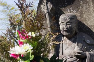 【さつま町】宗功寺公園：圧倒的な存在感を放つ九州一ともいわれる墓石群へ