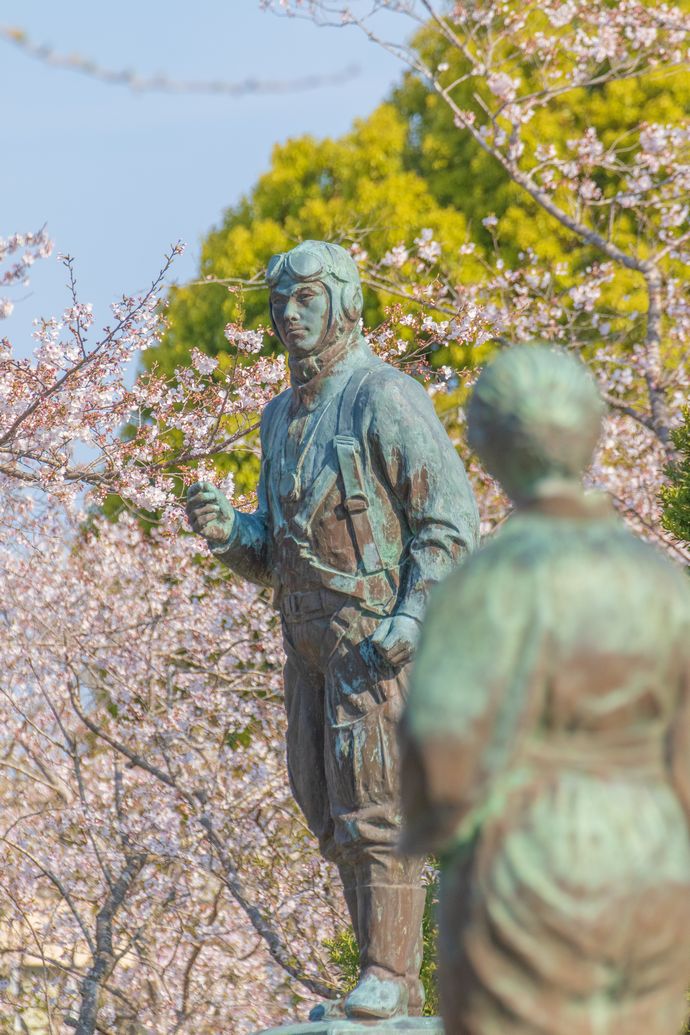 知覧平和会館にある特攻隊と母の像
