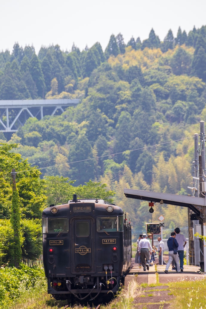 大隅横川駅の停車したはやとの風