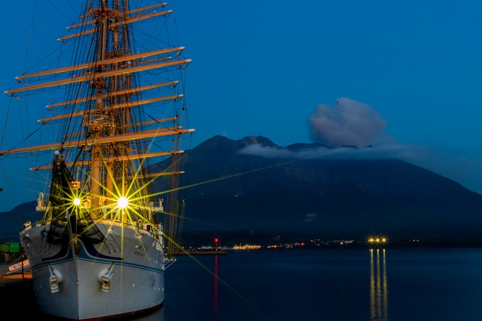 桜島と海王丸