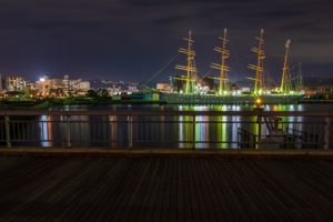 北埠頭に寄港した商船学校の練習船「海王丸」の夜の姿を見てきた